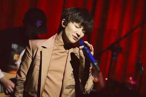 圈内最新八卦爆料周深,神秘女友身份引网友热议